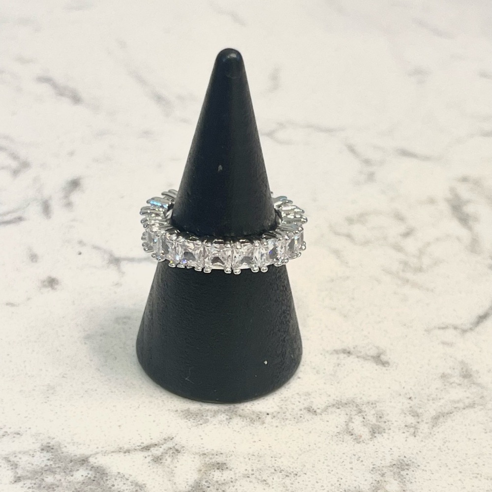 Silver ring with Zircon